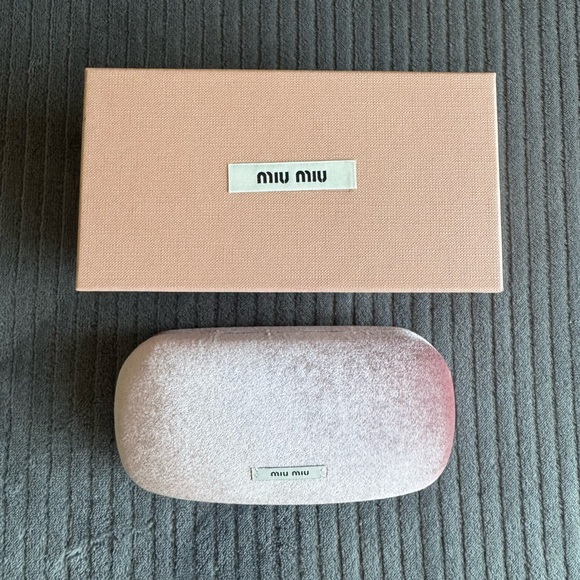 Miu Miu Blush Velvet Eyewear Case - Picture 10 of 10